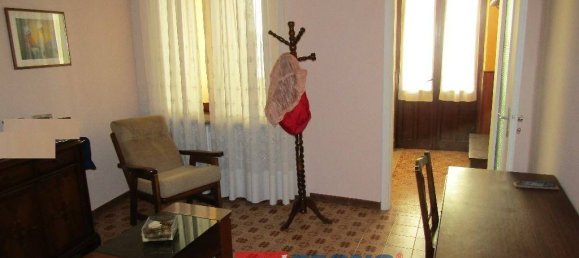 5 rooms House in Front, Italy No. 89126 8