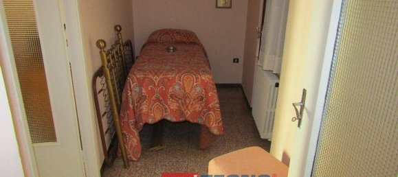 5 rooms House in Front, Italy No. 89126 10