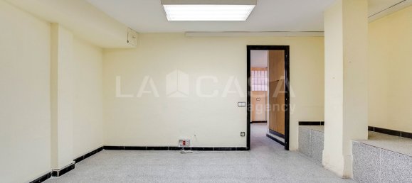  عقار تجاري في Cornella De Llobregat, Spain 551متر مربع رقم 182277 30