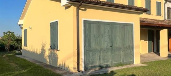 2 bedrooms Villa in Suzzara, Italy No. 172151 2