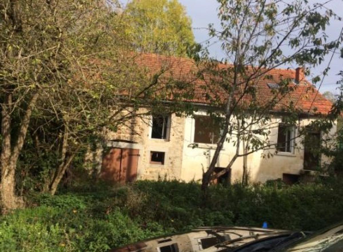 3 bedrooms House in Lapalisse, France No. 16980