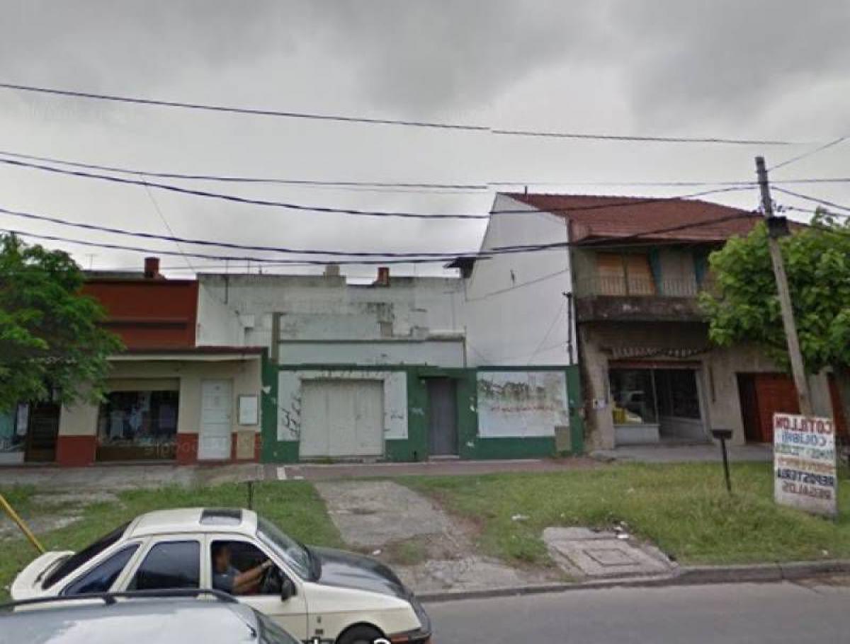 2 bedrooms House in Lanus, Argentina No. 52187