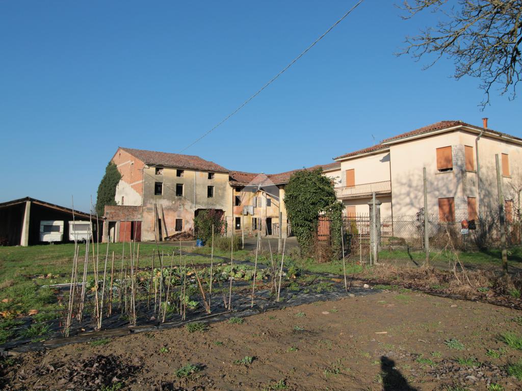 5 bedrooms House in Dueville, Italy No. 271767