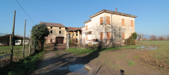 5 bedrooms House in Dueville, Italy No. 271767 9