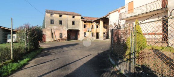 5 bedrooms House in Dueville, Italy No. 271767 4