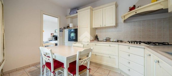 4 bedrooms Villa in Quattro Castella, Italy No. 337853 6