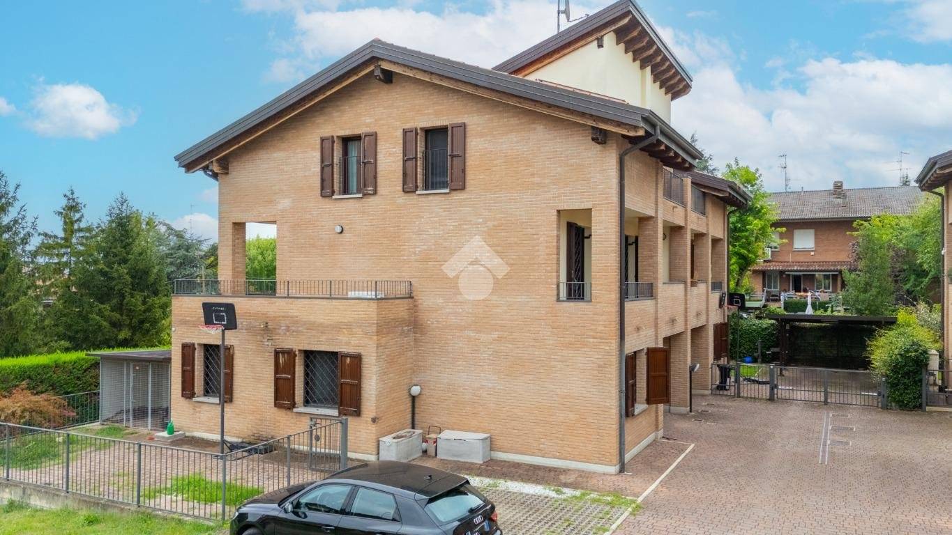 4 bedrooms Villa in Quattro Castella, Italy No. 337853