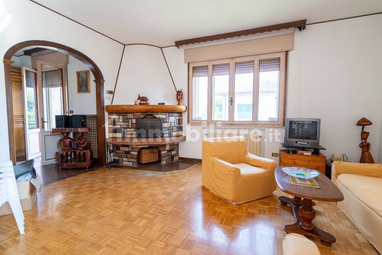 2 bedrooms Apartment in Cervarese Santa Croce, Italy No. 133085