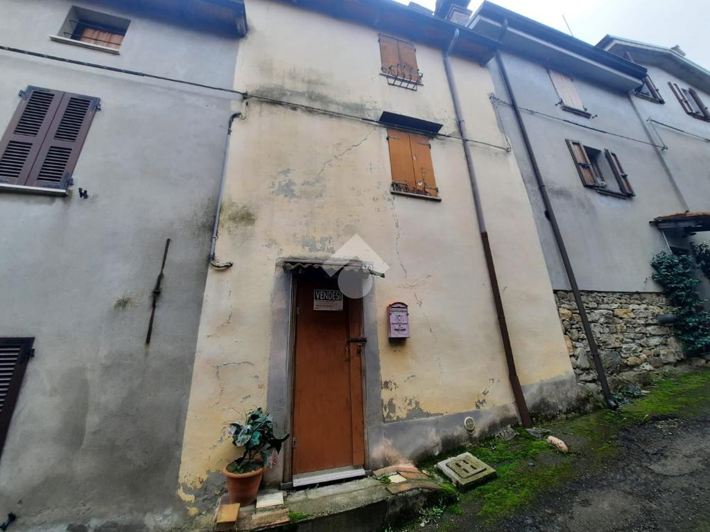 2 bedrooms House in Vernasca, Italy No. 113795