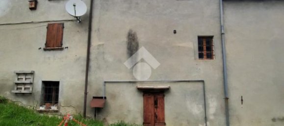 2 bedrooms House in Vernasca, Italy No. 113795 2