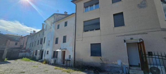 5 rooms Apartment in Valdobbiadene, Italy No. 109813 3