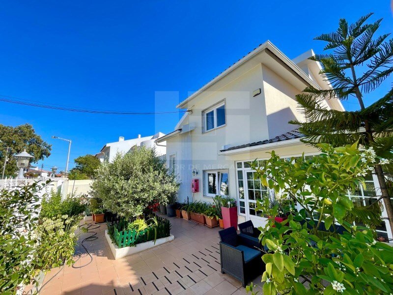 4 bedrooms House in Cascais, Portugal No. 170563