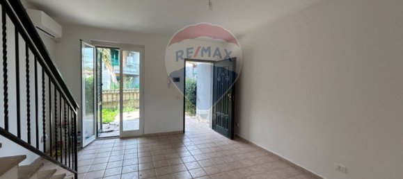 Casa de 3 habitaciónes en Sabaudia, Italy No. 167379 3