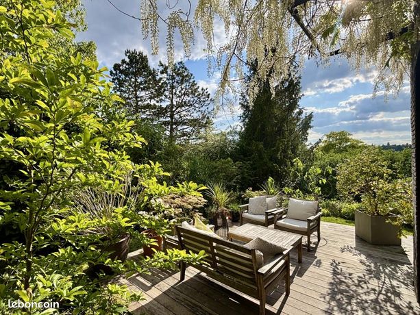 Casa de 4 dormitorios en Bois-Guillaume, France No. 353045