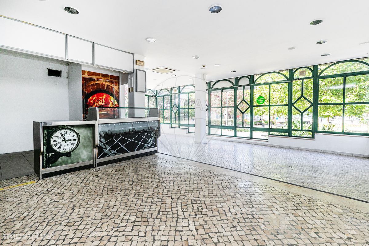 205m² Commercial property in Oeiras, Portugal No. 58653