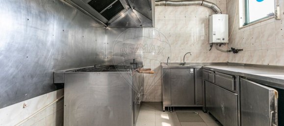 205m² Commercial property in Oeiras, Portugal No. 58653 29