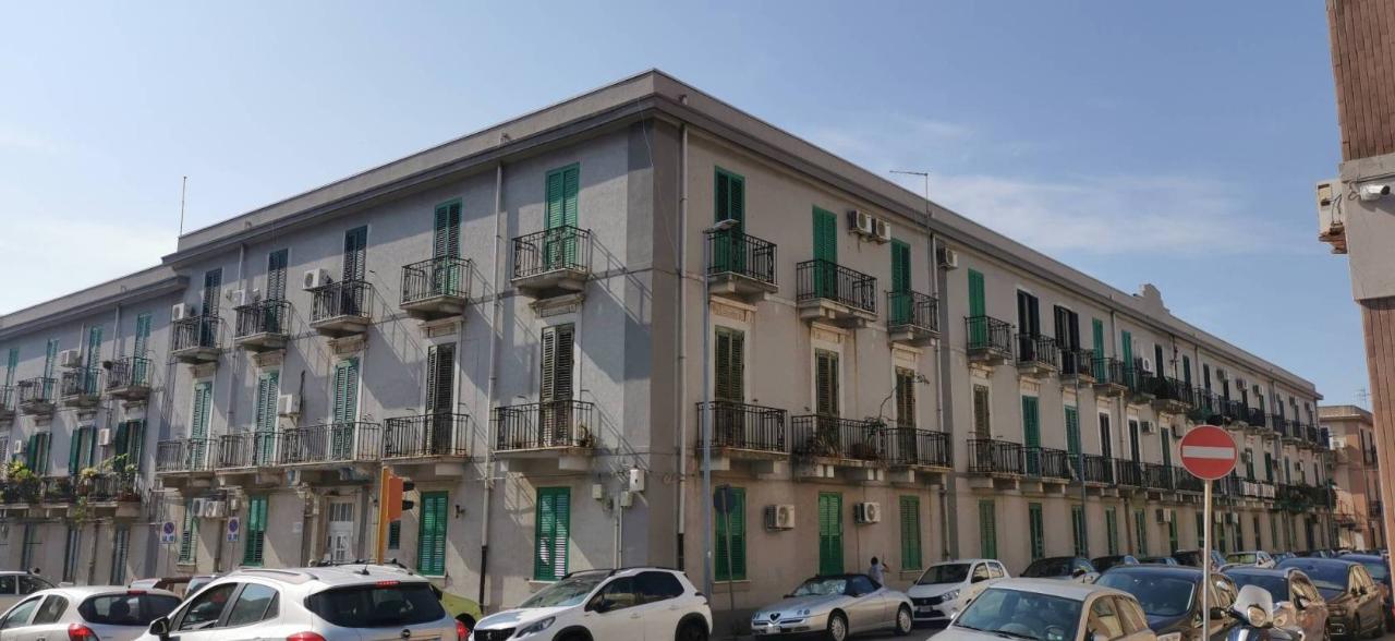 Квартира с 3 комнатами в Мессина, Италия № 156735