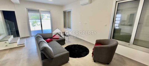 4 bedrooms House in Pervolia, Cyprus No. 13493 9