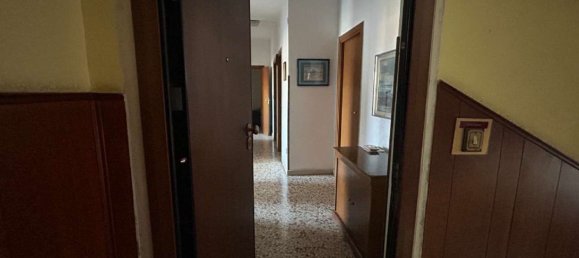 3 rooms Apartment in Palermo, Italy No. 52280 3
