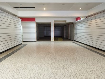 288m² Commercial property in Lisbon, Portugal No. 75728