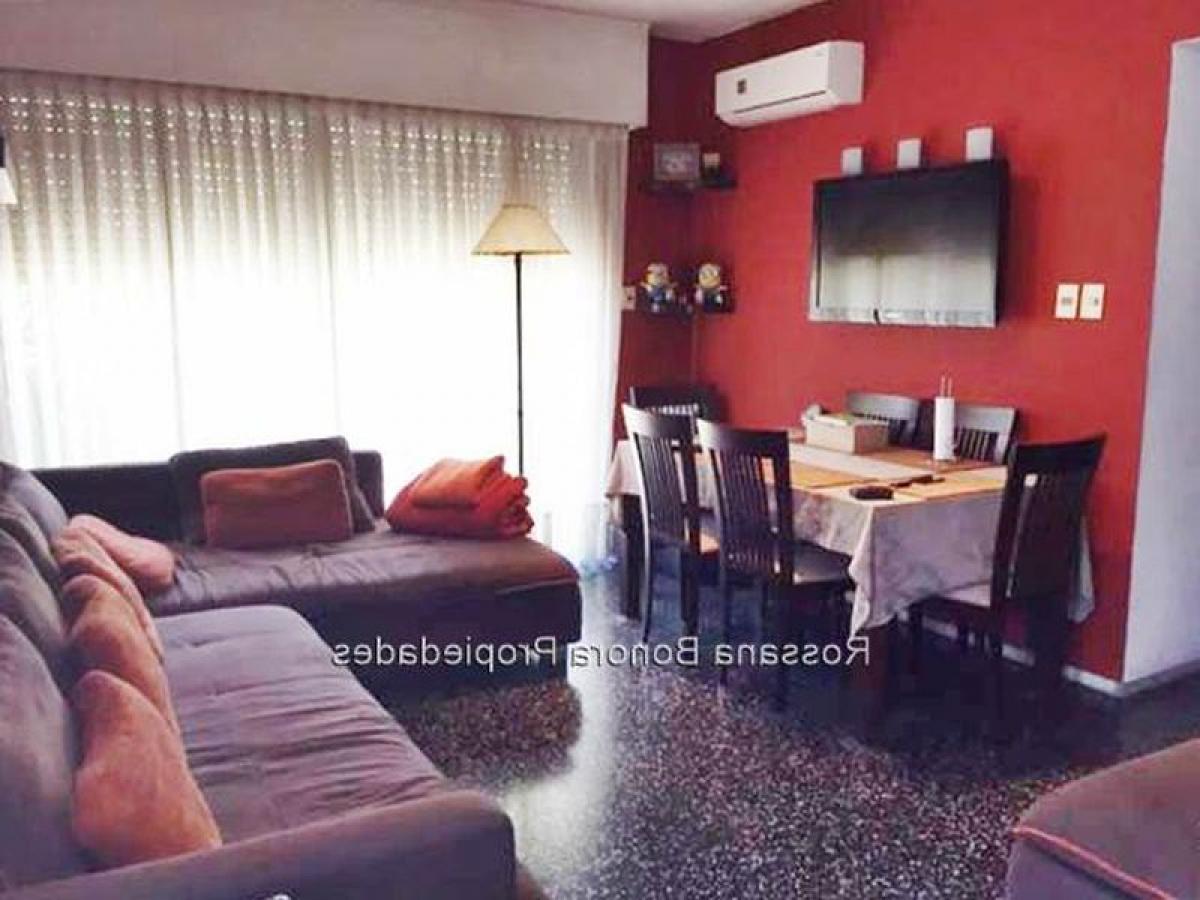 3 bedrooms House in Montevideo, Uruguay No. 5209