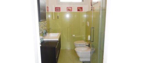 3 bedrooms Apartment in Mantua, Italy No. 253051 5