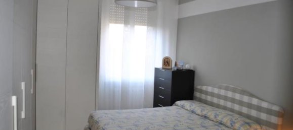 3 bedrooms Apartment in Mantua, Italy No. 253051 2