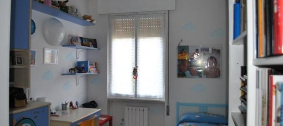 3 bedrooms Apartment in Mantua, Italy No. 253051 3