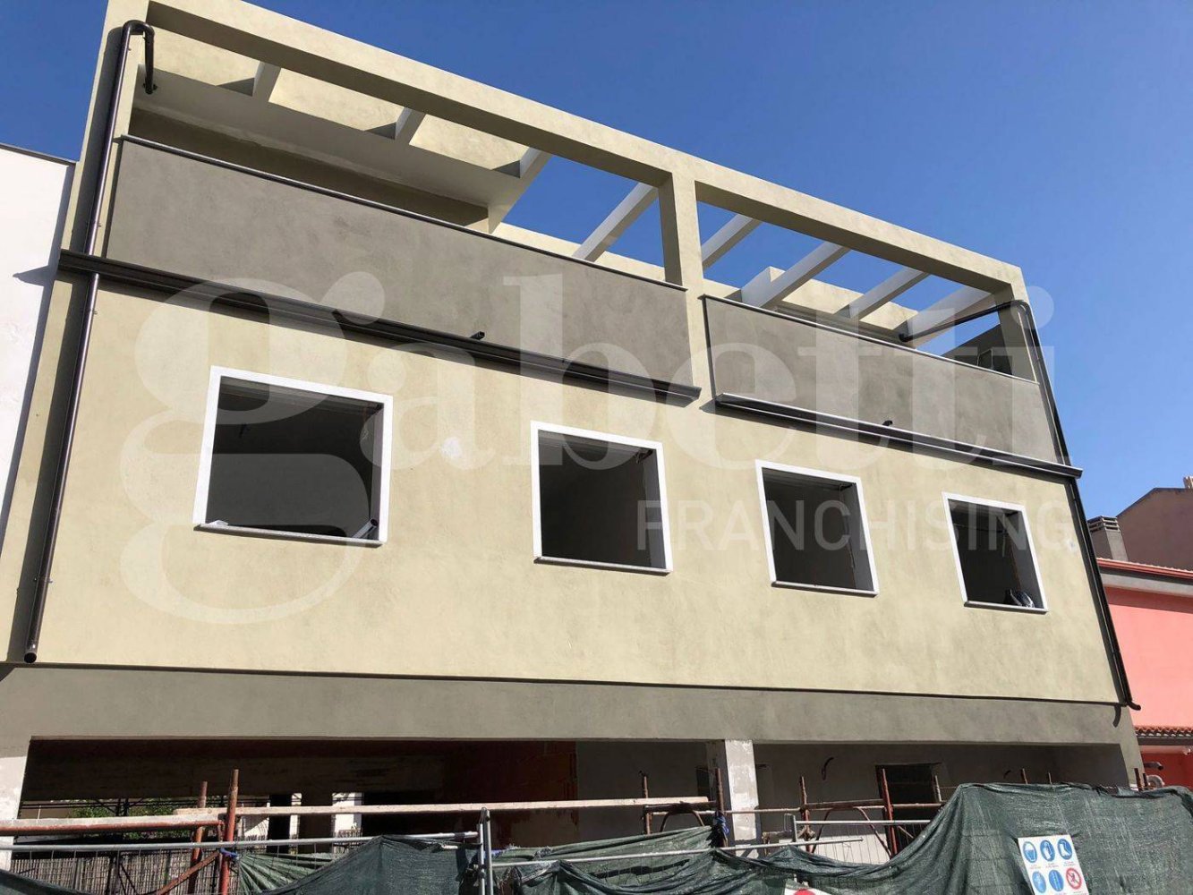 3غرفة شقة في Elmas, Italy رقم 205698