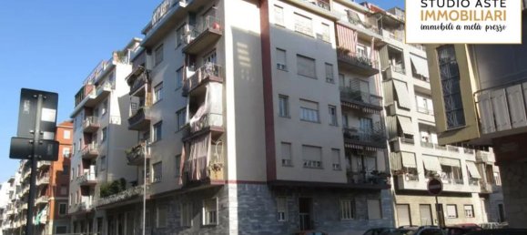 2 rooms Apartment in Turin, Italy No. 305502 2