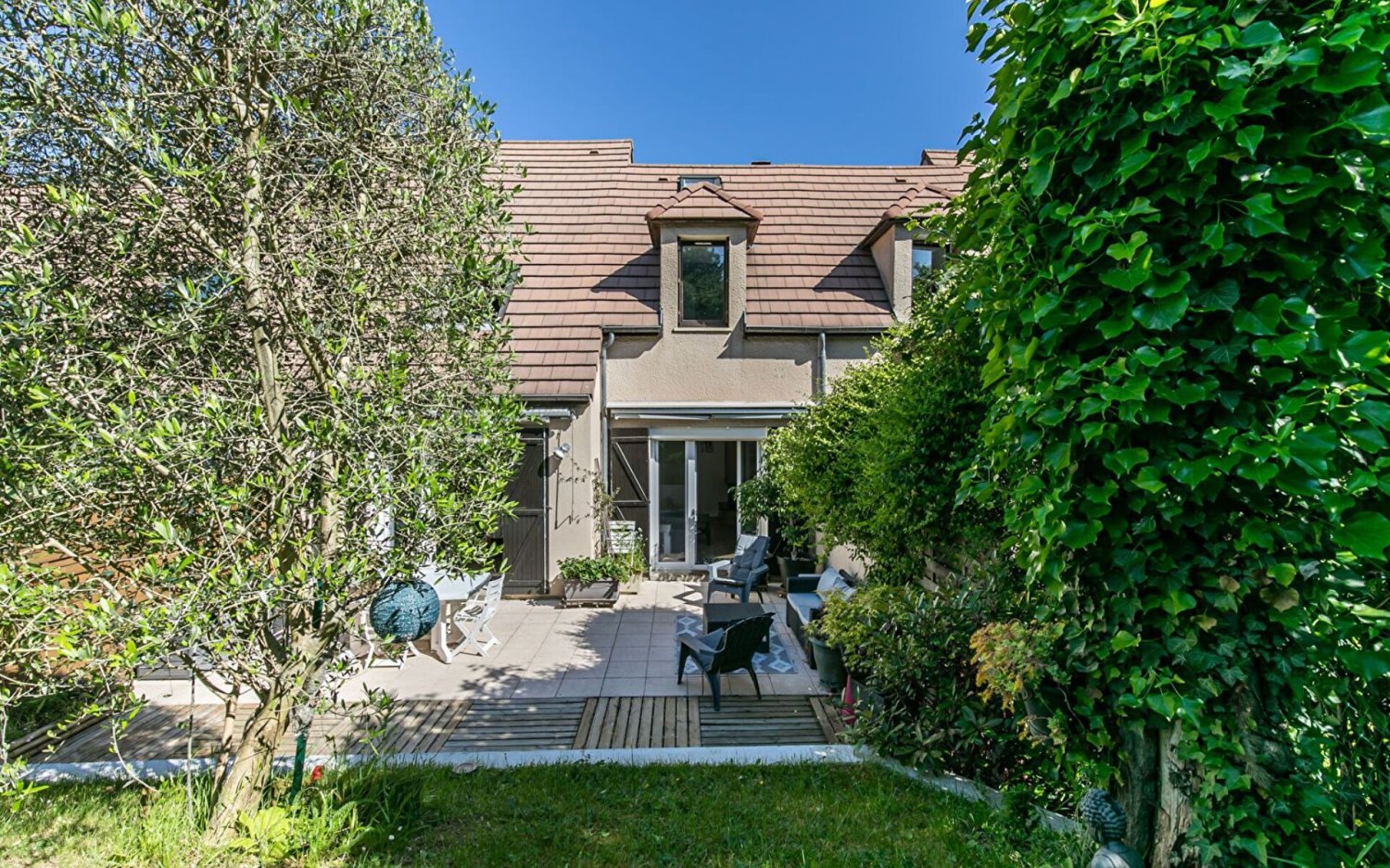 3 bedrooms House in Noiseau, France No. 186085