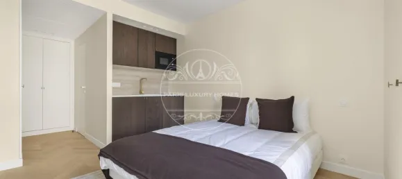 Studio in Paris, France No. 352652 4