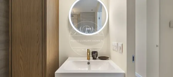 Studio in Paris, France No. 352652 12