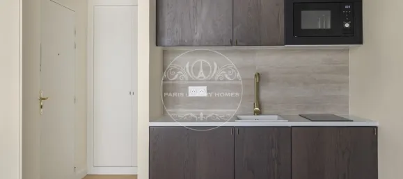 Studio in Paris, France No. 352652 10