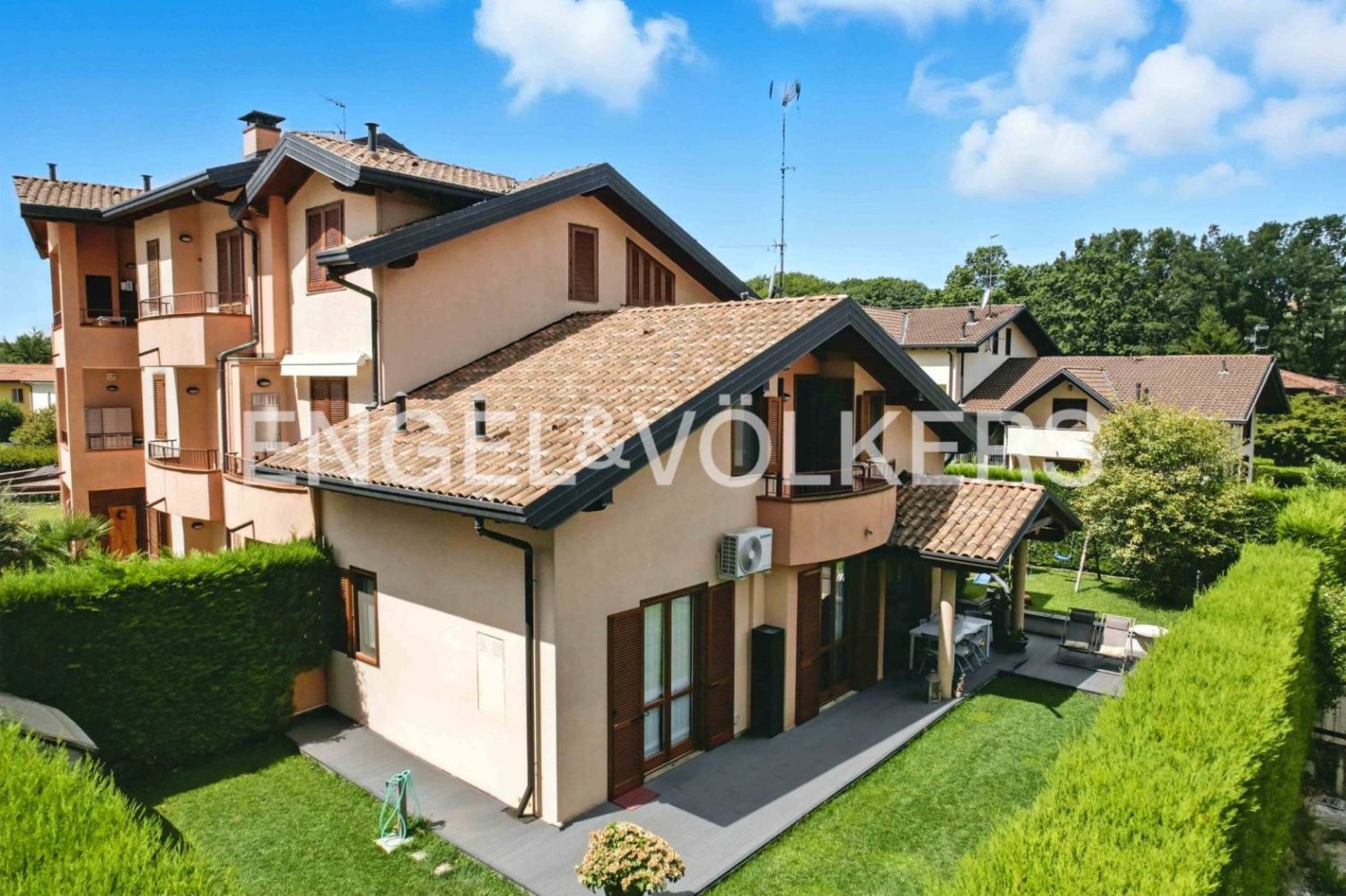 2 bedrooms House in Jerago con Orago, Italy No. 356487