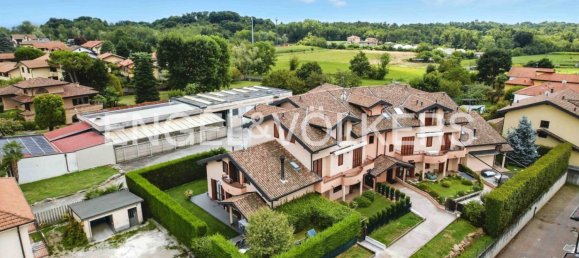 2 bedrooms House in Jerago con Orago, Italy No. 356487 40