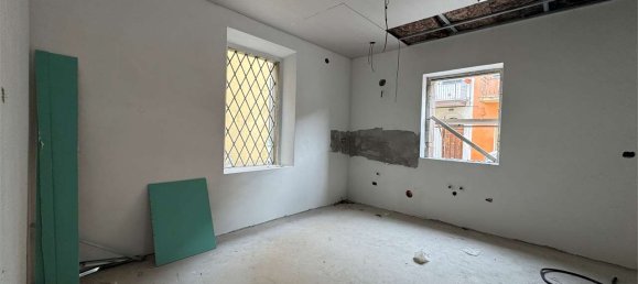 2 bedrooms House in Serravalle Pistoiese, Italy No. 288967 2