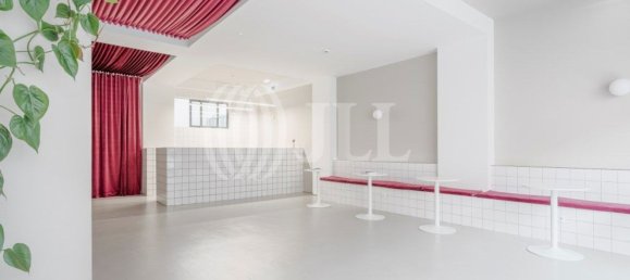 298m² Commercial property in Lisbon, Portugal No. 139214 7