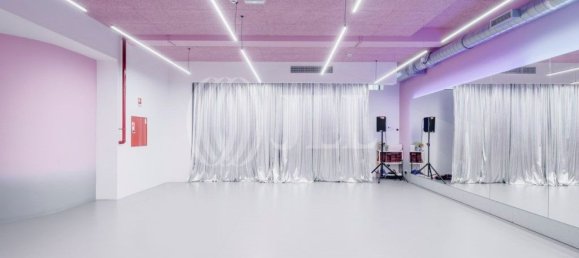 298m² Commercial property in Lisbon, Portugal No. 139214 16