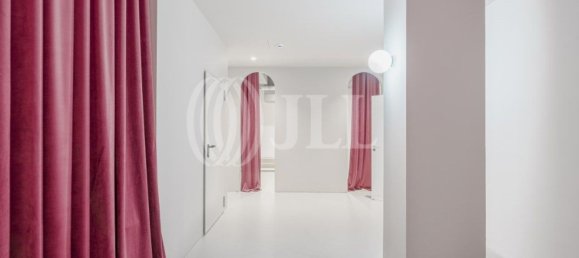 298m² Commercial property in Lisbon, Portugal No. 139214 12