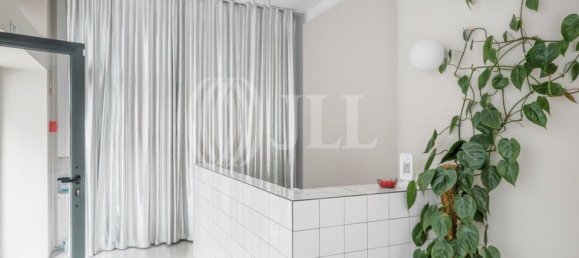 298m² Commercial property in Lisbon, Portugal No. 139214 4