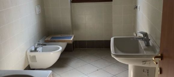 2-salle Appartement à Carnate, Italy No. 182994 12