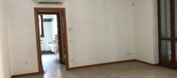 2-salle Appartement à Carnate, Italy No. 182994 8
