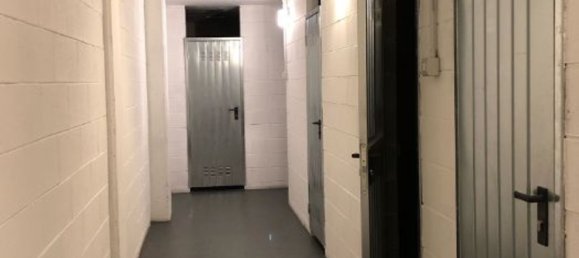 2-salle Appartement à Carnate, Italy No. 182994 18