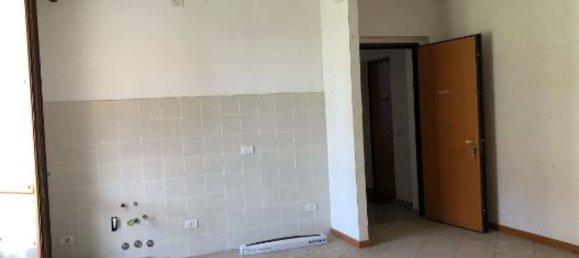 2-salle Appartement à Carnate, Italy No. 182994 16