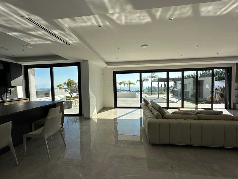 4 bedrooms Villa in Parekklisia, Cyprus No. 19655