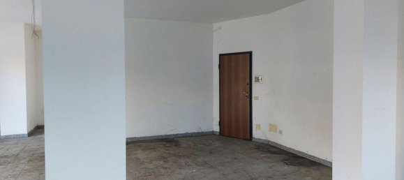 90m² Commercial property in Rome, Italy No. 371534 3