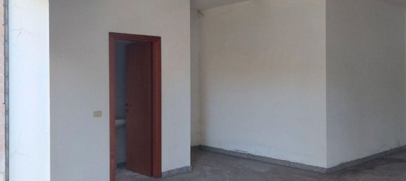 90m² Commercial property in Rome, Italy No. 371534 5