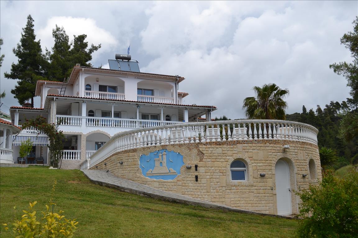 5 bedrooms Villa in Chalkidiki, Greece No. 6742
