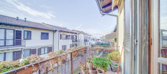 3 rooms Apartment in Buguggiate, Italy No. 41278 12